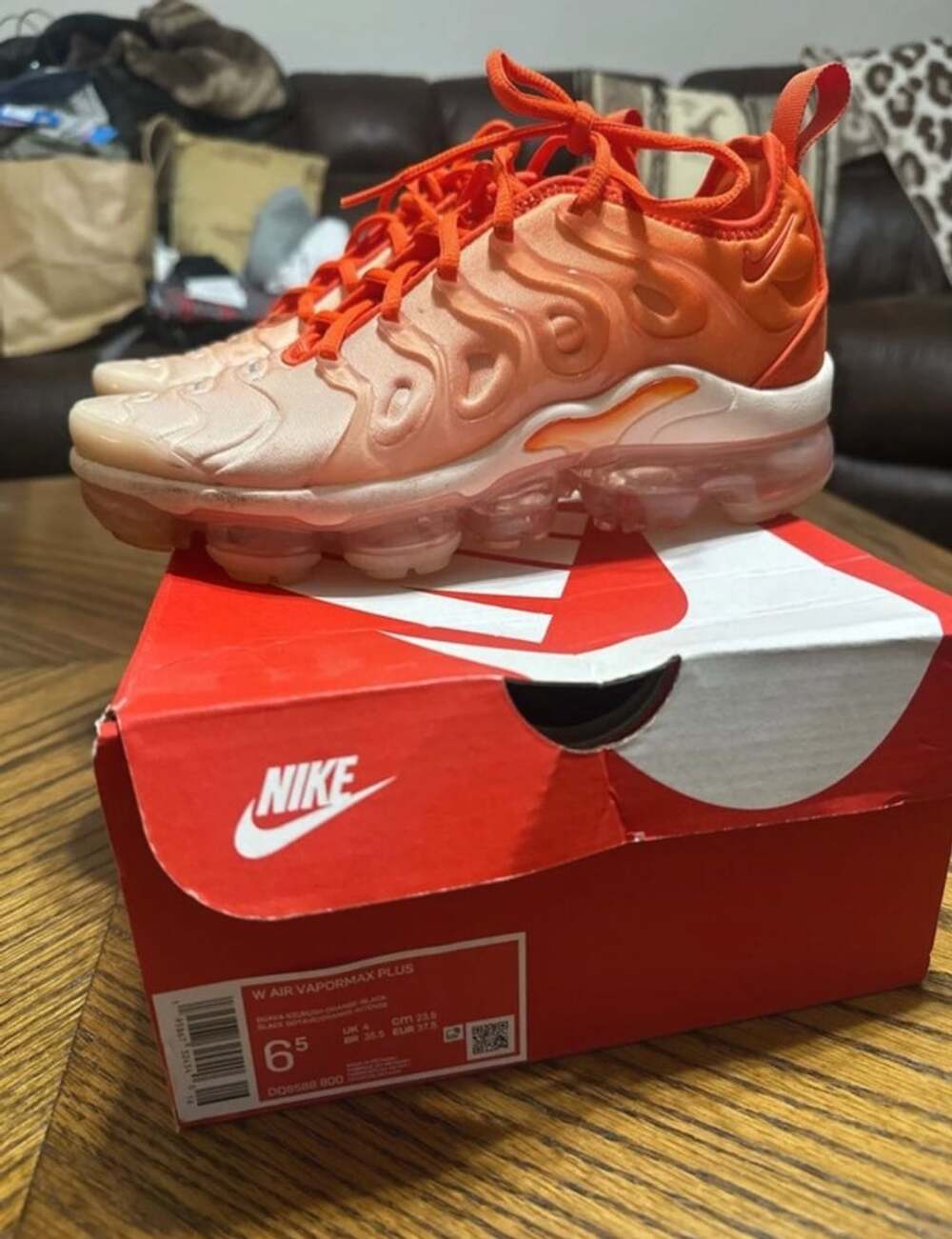 Nike Women's Air Vapormax Plus Guava Ice / Rush Orange-Black DQ8588-800 Size 6.5